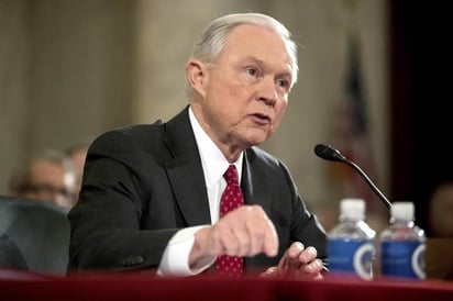 Confirman a Sessions  como Fiscal General