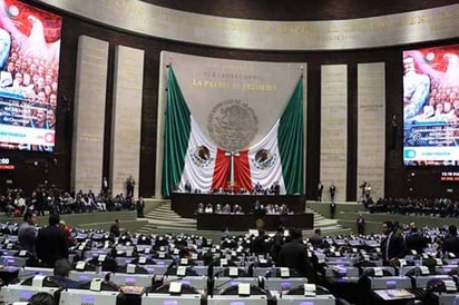 Diputados guardan un minuto de silencio