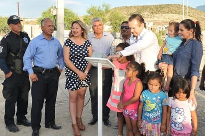 Ya tienen luz en la colonia Bugambilias