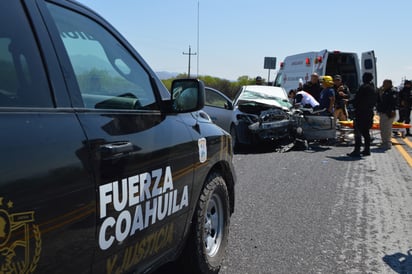 Chocan de frente en carretera a Monterrey