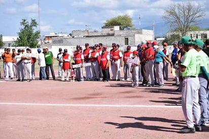 Inauguran beisbol 60 y más