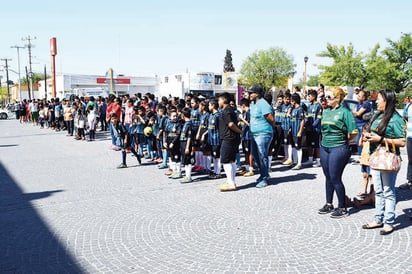 Inauguran futbol municipal