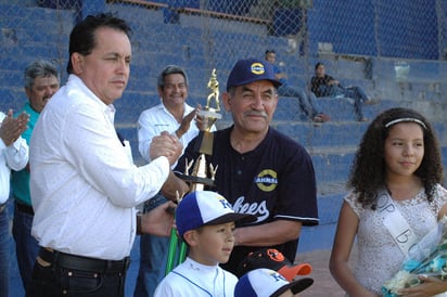 Premian a los Campeones