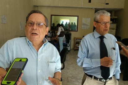 Encapuchados armados asaltan a 15 médicos