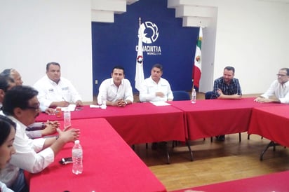 Presenta a CANACINTRA propuestas de campaña