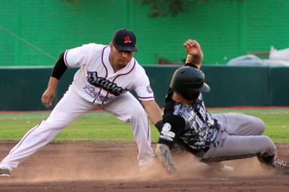 Toros embisten a Bravos