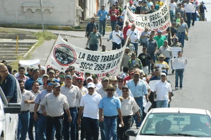 Marchan en apoyo a Comisión Revisadora