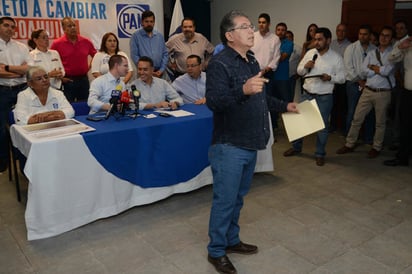 Se confronta profesor con panistas en Saltillo