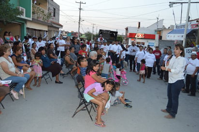 Desea Josefina Garza Barrera Feliz Día de las Madres