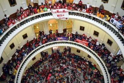 Irrumpen en Capitolio  contra la ley texana