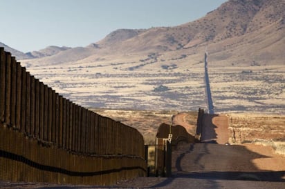 Insiste Trump en el muro