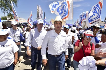 Inunda marea azul pulga  ‘la lechería’