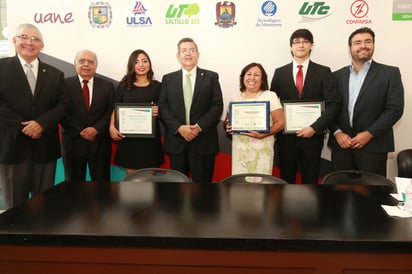 Premia el Consejo de vinculación Universidad Empresa a universitarios