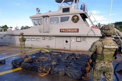 Incautan una tonelada de cocaína en altamar