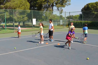 Éxito en curso de tenis