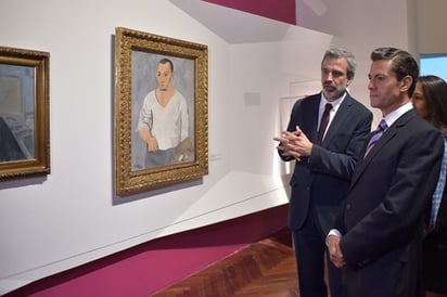 Visitó EPN exposición en Bellas Artes