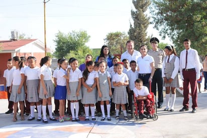 Entregan reconocimiento al Alcalde Gerardo García