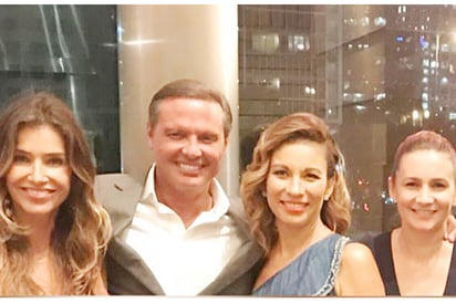 Luis Miguel se toma foto con Ingrid Coronado y Maggie Hegyi