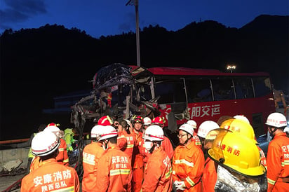 Deja brutal choque de autobús 36 muertos