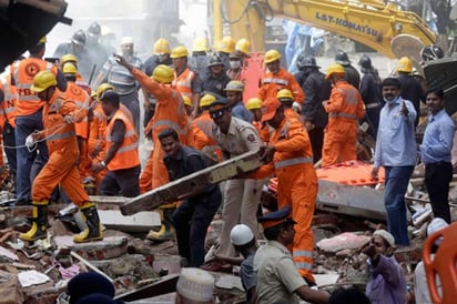 Derrumbe de edificio deja 19 muertos