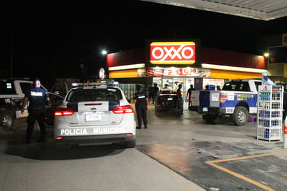 Clientes frustran asalto en OXXO