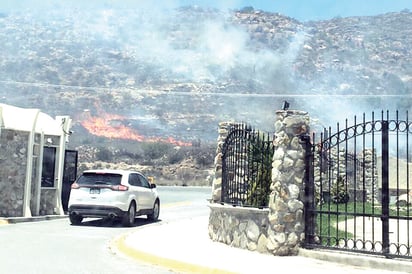 Fuertes temperaturas y restos de basura causan incendio