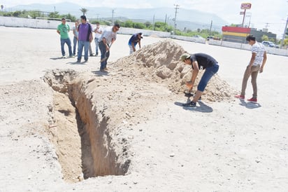 Impiden vecinos inicie construcción de Merco