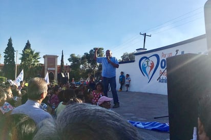 Protestan panistas en apoyo al ‘gallo de acero’