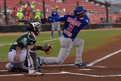 Toros embisten en el primero