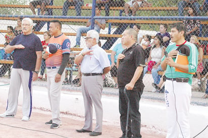 Inauguraron Softbol en Casa Meced