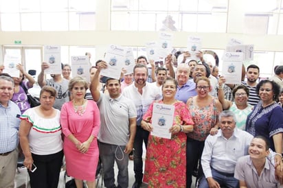 Benefician con escrituras a 35 familias