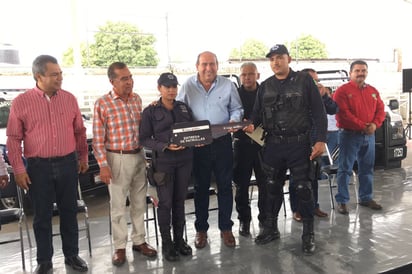 Seguridad en municipios con entrega de patrullas y equipo