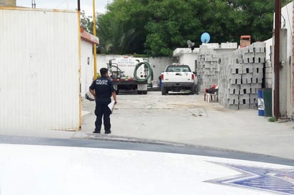 Ni la Policía logra quitarle unidad oficial a Venegas