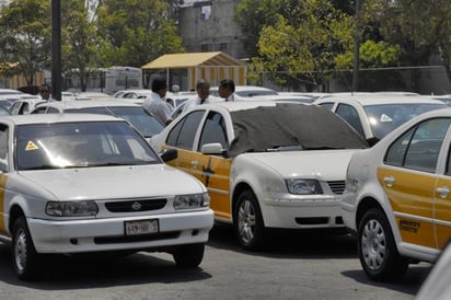 Multan a taxis del aeropuerto