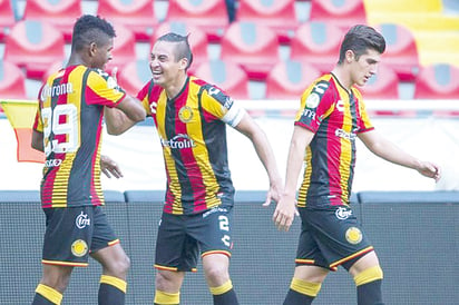 Leones Negros ganan en la mesa