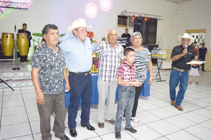 Inauguran béisbol 60 y Más