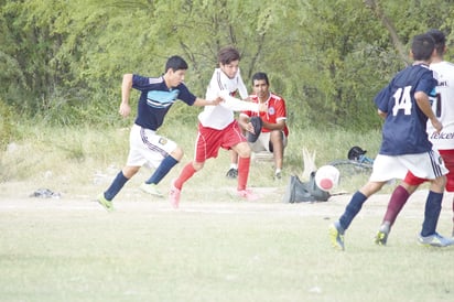 Elsa golea a Pumas