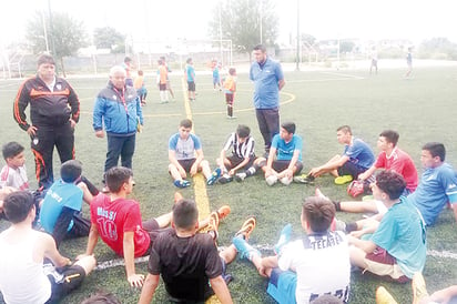 Escuelas fantasmas de futbol