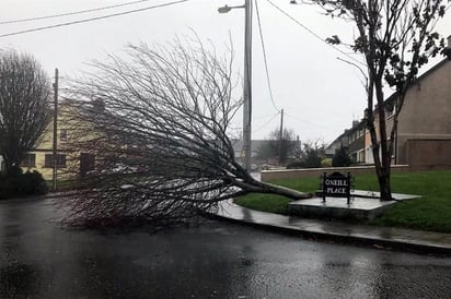 Causa 'Ophelia' 3 muertes en Irlanda