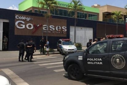 Lleva la pistola a la escuela y mata a dos compañeros