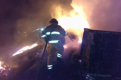 Se incendia tráiler en Carretera 57