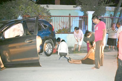 Chocan y embiste a peatón