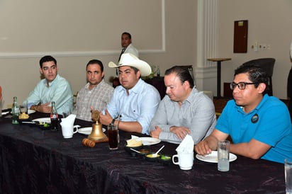 Expone Alfredo Paredes proyectos ante Rotarios