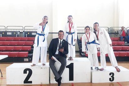 Regresan cargados de medallas