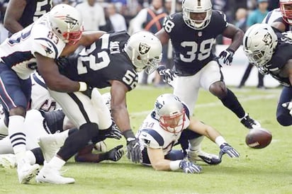 Patriotas humillan a Raiders