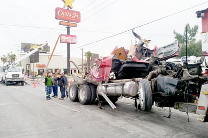 Cierran el Pape para remover escombros