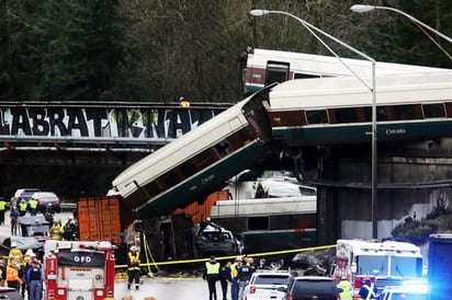 Se descarrila tren en EU; mueren 6