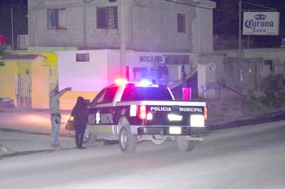 Taxista arrebata celular a pasajero