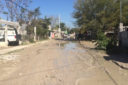 Reportan calle pavimentada sin que hayan hecho la obra