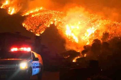 Amplían órdenes de evacuación en California